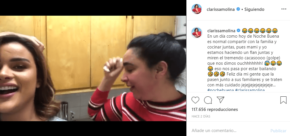 La presentadora dominicana comentó que acostumbra cocinar junto a su madre y para esta Navidad prepararon juntas un flan. Durante el proceso sufrieron un pequeño 'accidente'. Madre e hija chocaron sus cabezas por estar bailando en la cocina mientras hacían el exquisito postre.
