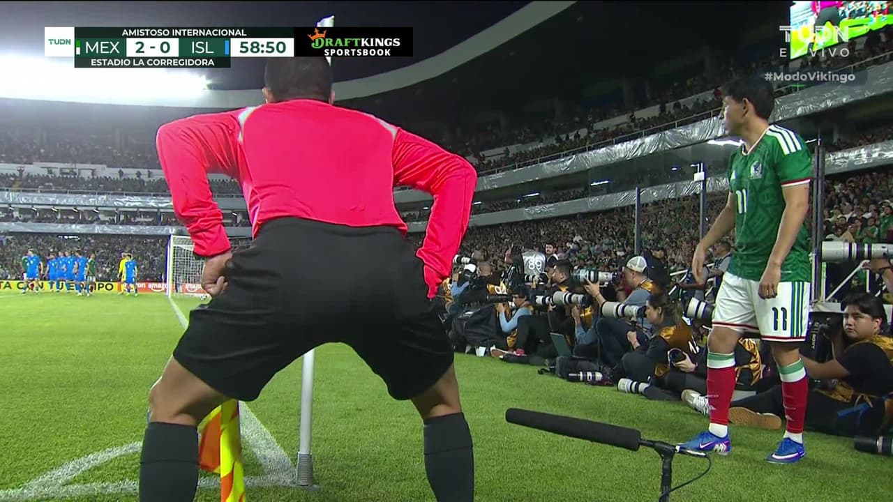 ¡GOL!  anota para México. Jesús Gallardo