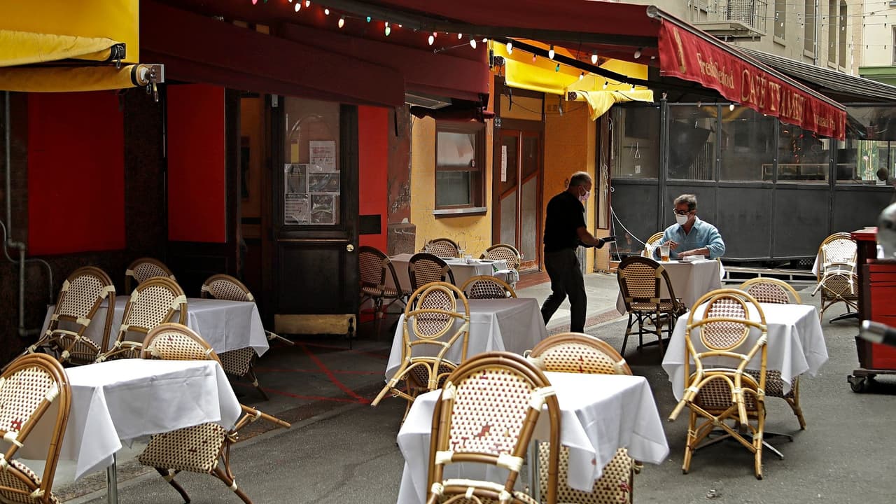 Dueños de restaurantes en Filadelfia temen el cierre permanente de sus negocios debido a las modificaciones en el plan de reapertura 