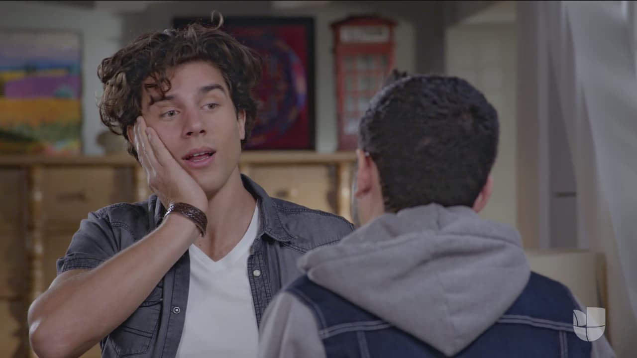 Luciano apareció por primera vez en las pantallas mexicanas en el año 2011.