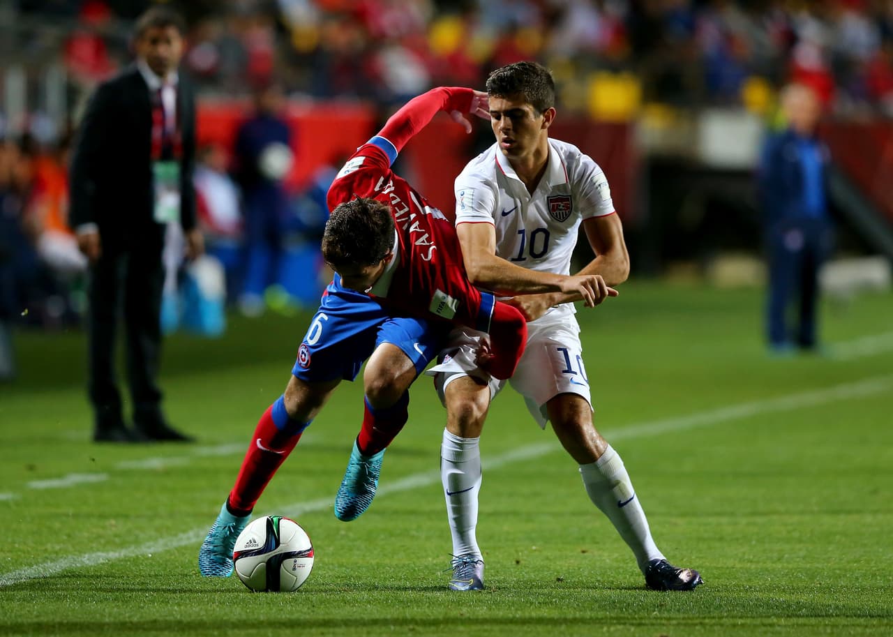 Una vez dio el salto al Borussia Dortmund, el jovencito de 16 años comenzó a jugar para el equipo juvenil de los Estados Unidos.