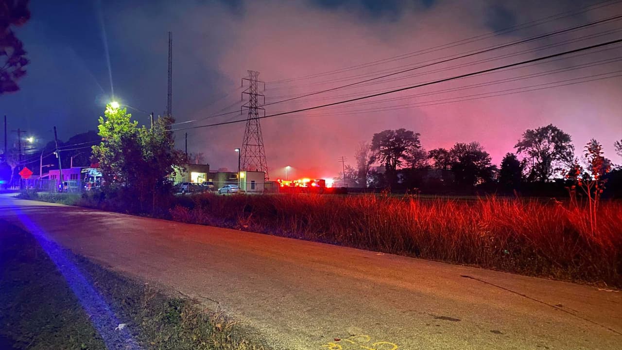 El jefe de los Bomberos de Houston, Samuel Peña, informó sobre
<a href="https://twitter.com/FireChiefofHFD/status/1326695515258544129" target="_blank">un incendio que se registró</a> al norte de la ciudad, el miércoles 11 de noviembre.