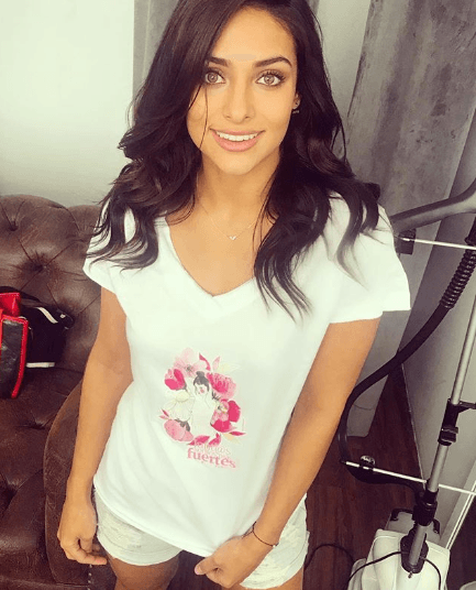 Además de cambiar su foto de perfil por un fondo morado, Renata Notni alzó la voz con una serie de fotografías y un contundente mensaje. 
<br>