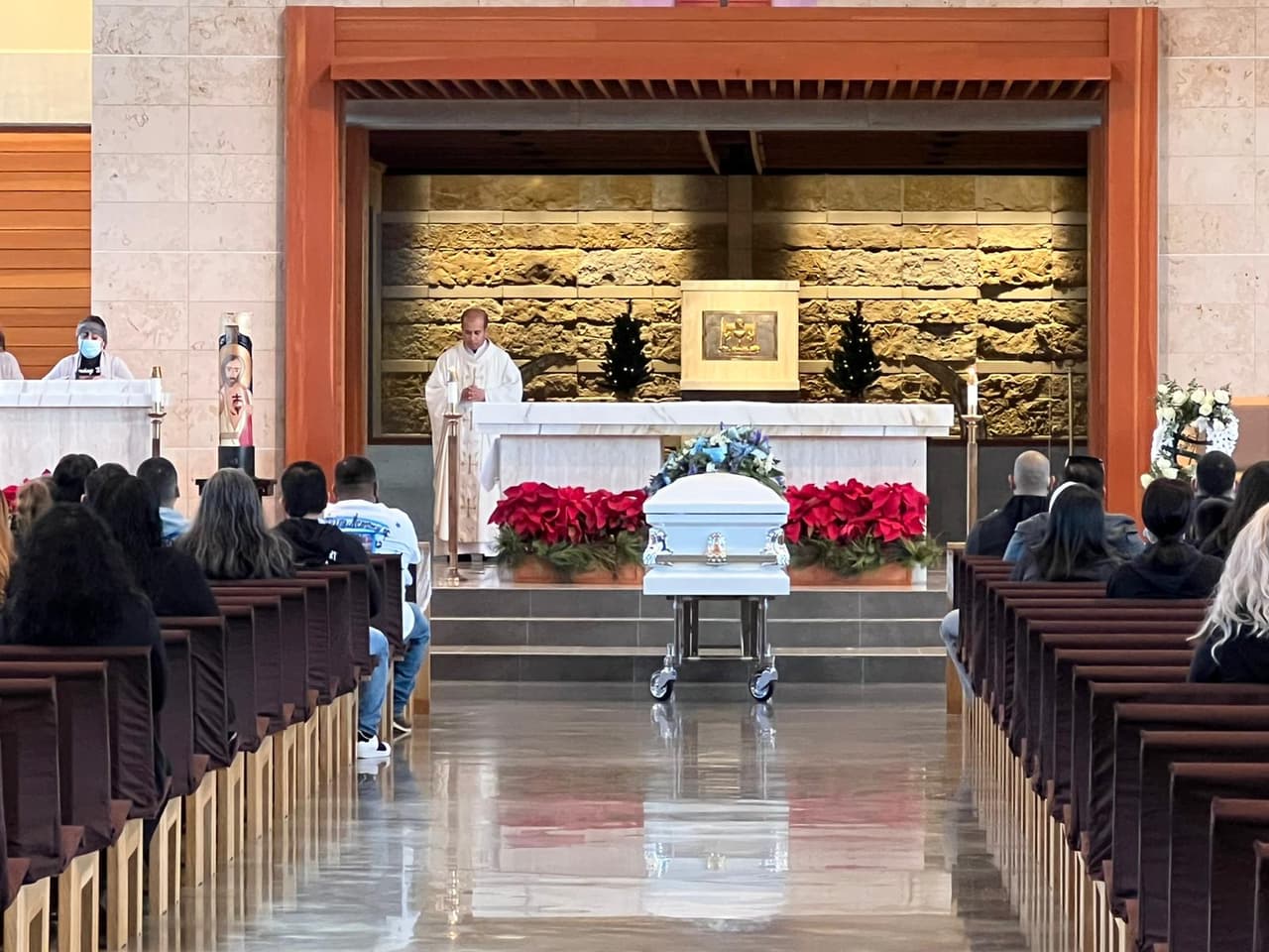A Rafael se le dará santa sepultura en el cementerio Garland Memorial Park en Garland, Texas.