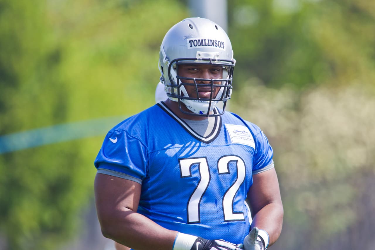 Los Lions firmaron a su selección de primera ronda del Draft, Laken Tomlinson