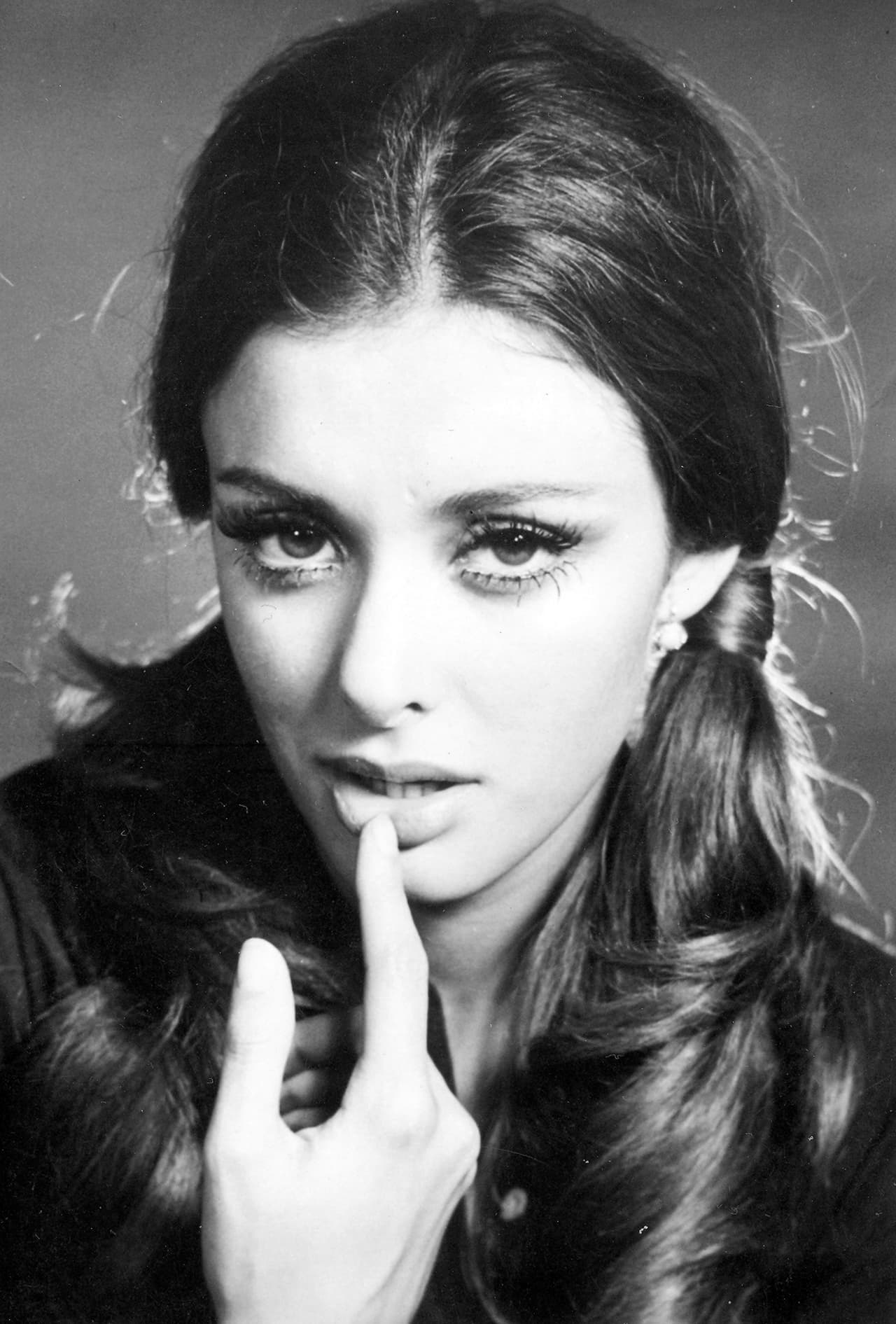 De la mano de celebridades como Silvia Pasquel, Angélica María, Miguel Manzano y María Rubio, Lucía Méndez dio vida a Raquel en la telenovela de 1971 ‘Muchacha italiana viene a casarse’.