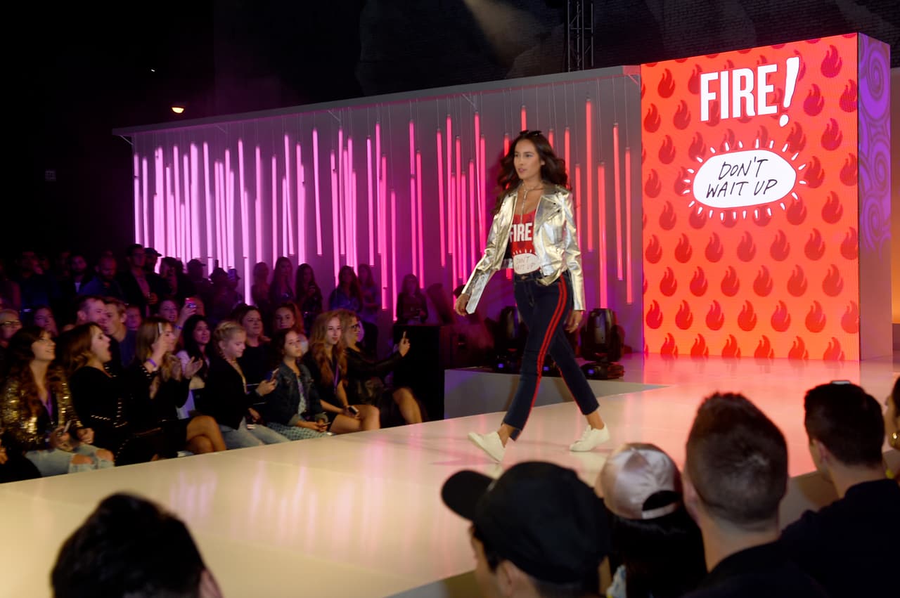 En esta misma línea fue la colaboración de 2017 con la empresa Taco Bell en prendas para los fanáticos de los restaurantes de comida rápida.