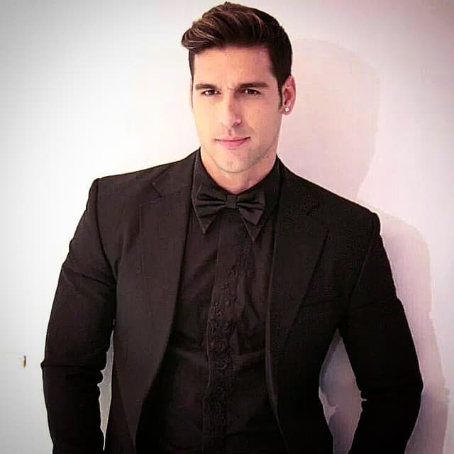 El dinero era lo que motivó a este guapísimo hombre a cometer sus maldades.