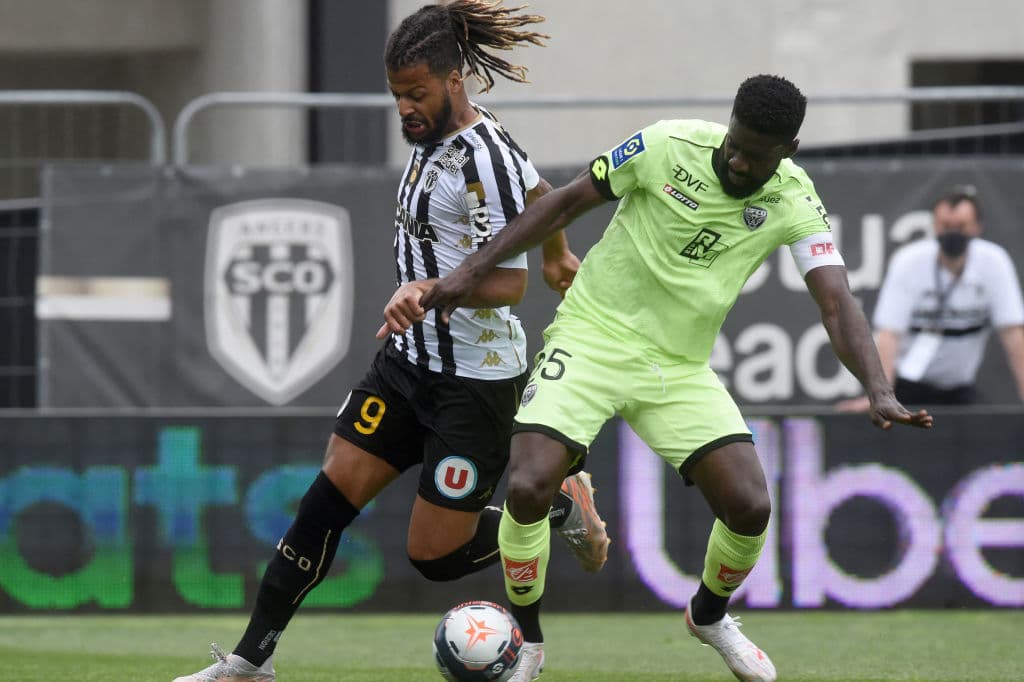 Angers pasa por encima de Dijon con un marcador de 3-0 durante la jornada 36. Angelo Fulgini, Saturnin Allagbé (con autogol) y Loïs Diony, le dieron la victoria a 'Les Scoïstes' en la Ligue 1.