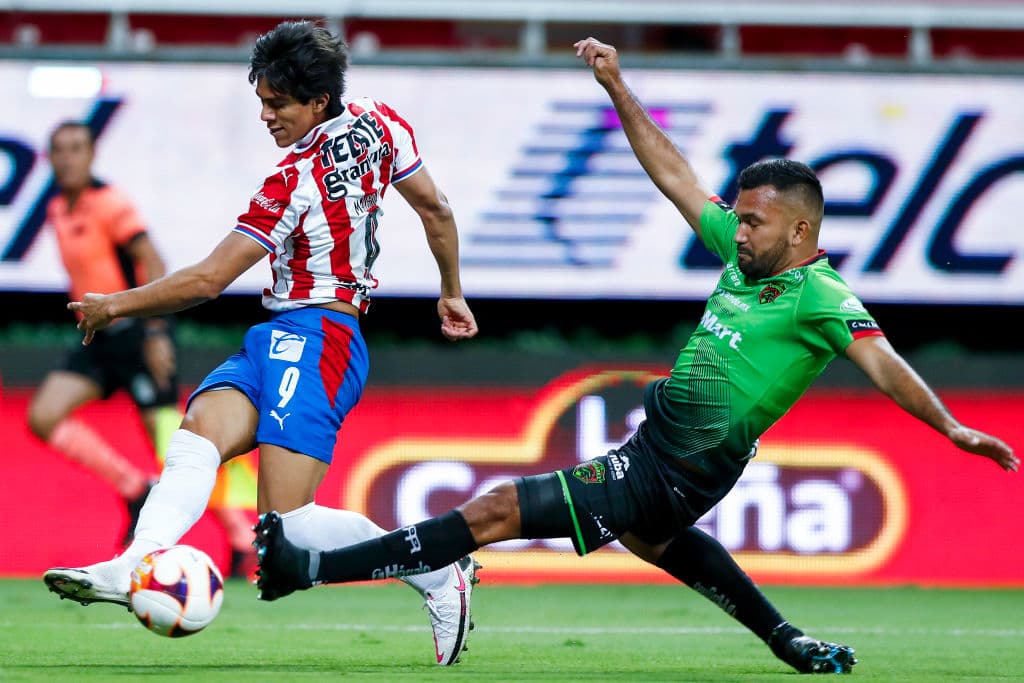 Lezcano (10’) abrió el marcador para adelantar al cuadro fronterizo y Ariel Matías crecía la ventaja al 29’. JJ Macías (77’) apareció para descontar en la segunda mitad. El Rebaño sólo acumula dos derrotas y dos empates. En la siguiente fecha, Chivas visitará al León y Bravos hará lo propio ante Puebla.