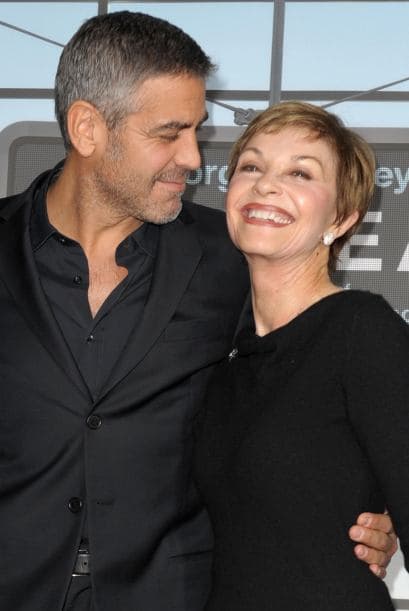 La madre del actor se mostró contenta con el compromiso de su hijo.