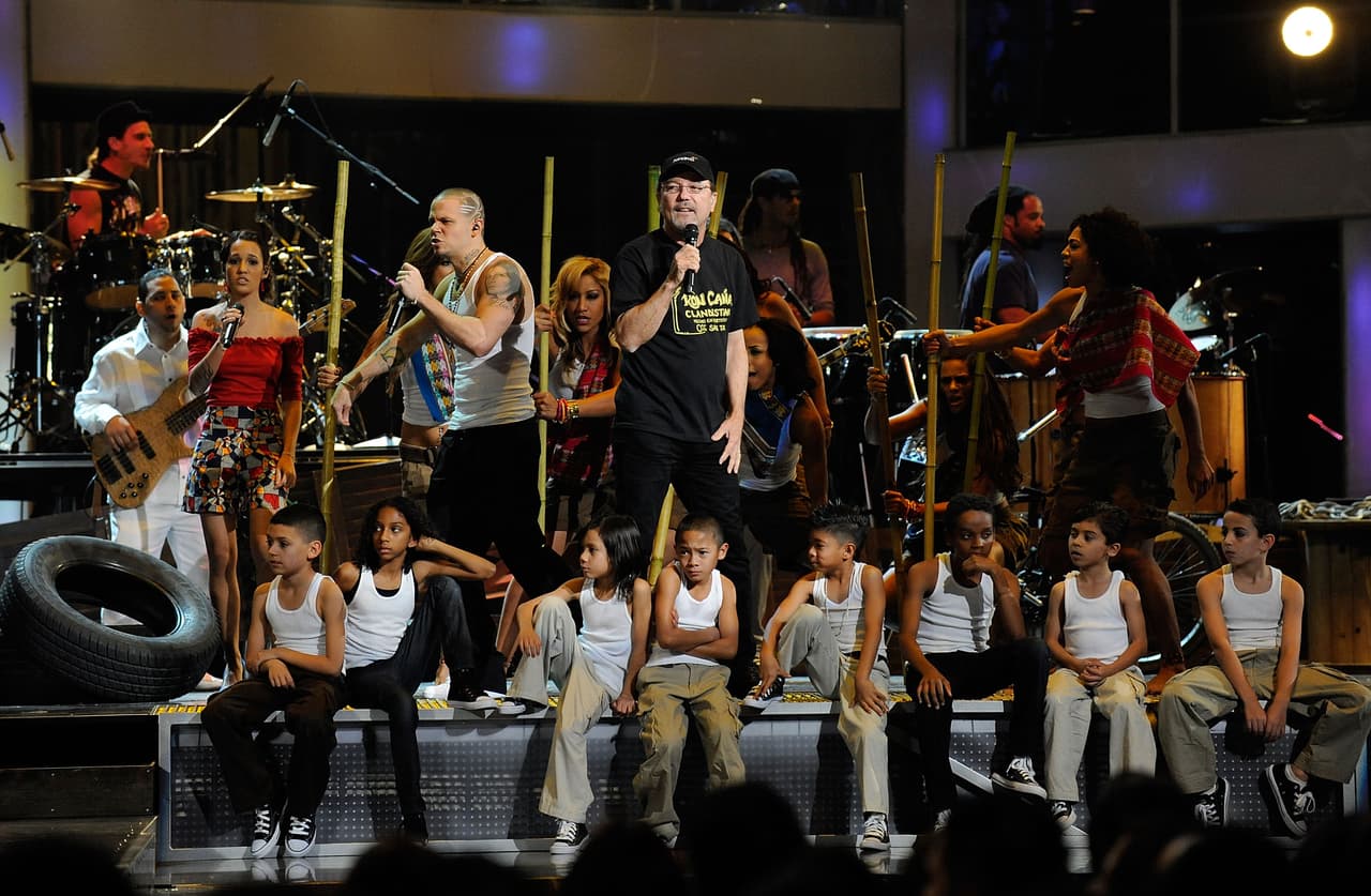 Calle 13 y Rubén Blades presentaron el tema 'La perla' tema con el cual ganaron un Latin GRAMMY por Mejor Video Musical Versión Corta.