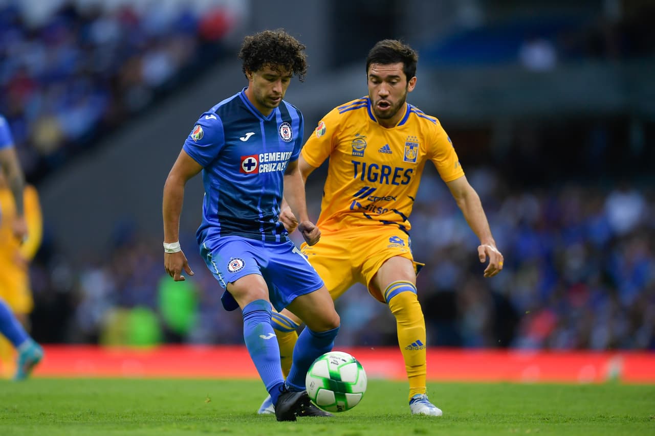 Tigres aprovechó las tímidas intenciones ofensivas de Cruz Azul y se puso en ventaja, la Máquina celeste intentó reaccionar en el segundo tiempo pero no le alcanzó para emparejar y el equipo del Piojo se llevó la ventaja.