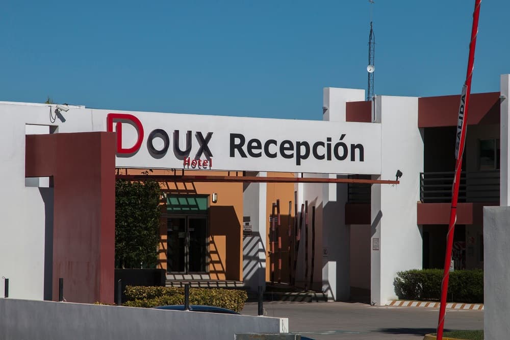 A este hotel trasladaron a "El Chapo" tras su captura.