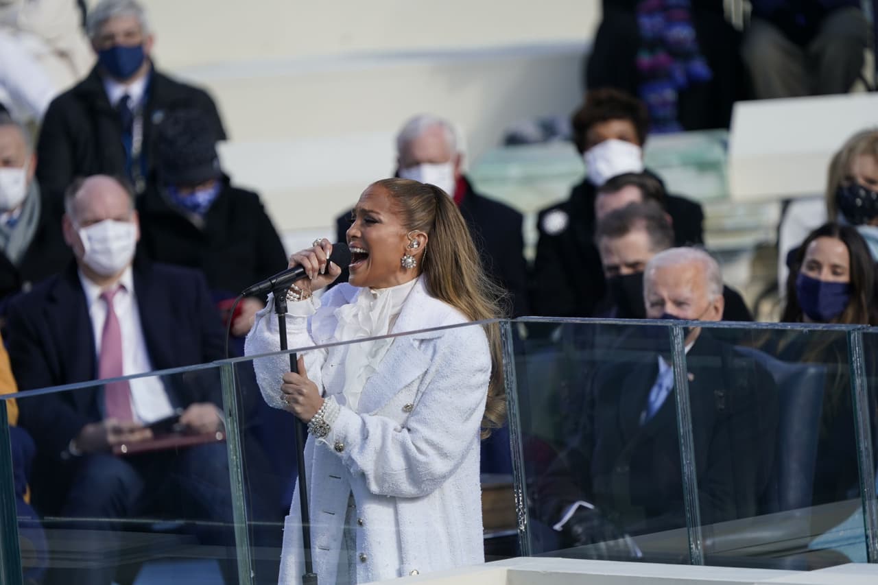 Álex Rodríguez destacó este logro en una entrevista: En 12 meses ha hecho la Super Bowl, el concierto de Año Nuevo y ahora la investidura… ¡Es increíble!", dijo. Agregó que la responsabilidad de este evento la puso más nerviosa que los dos shows anteriores.