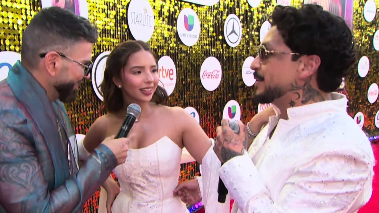 Ángela Aguilar y Christian Nodal llegan a Premios Juventud con todas las tareas hechas: "Nos dimos muchos besitos"