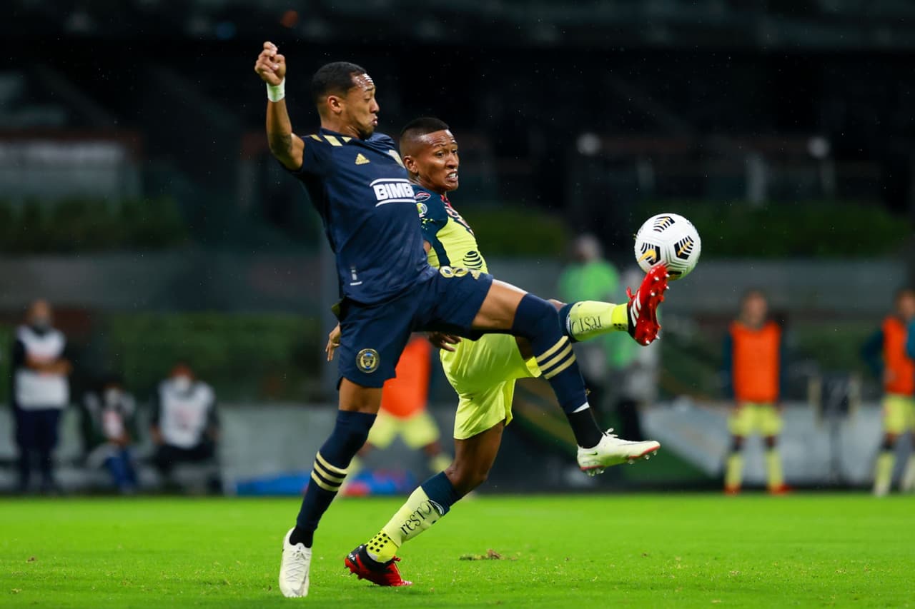 Richard Sánchez y Emanuel Aguilera son los encargados de batir las redes en la victoria 2-0 de América sobre Philadelphia Union en la ida de las semifinales.