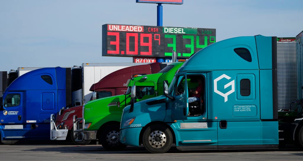 Se necesitan 80,000 conductores de camiones en EEUU para arreglar el problema con la cadena de suministro