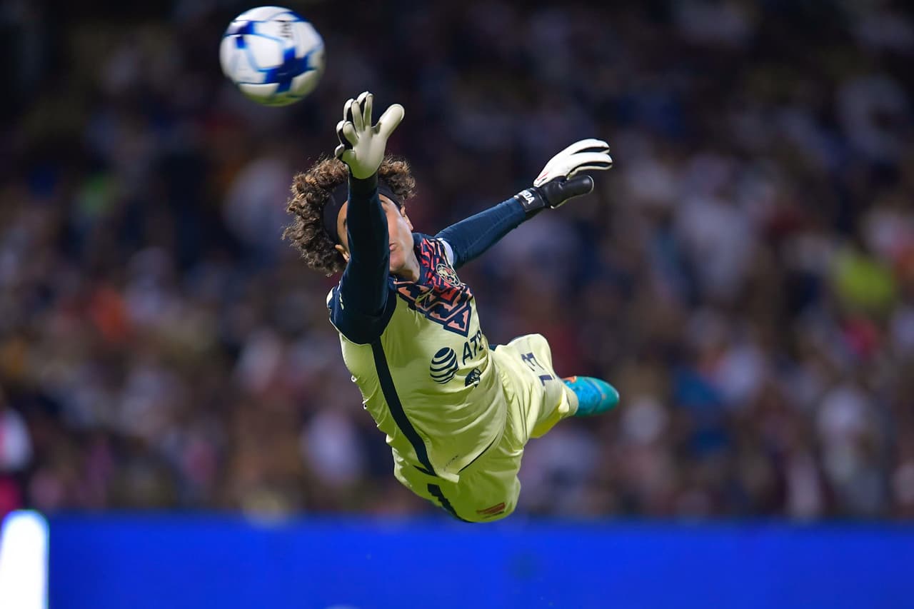 Ochoa tuvo buenas intervenciones en la primera mitad.