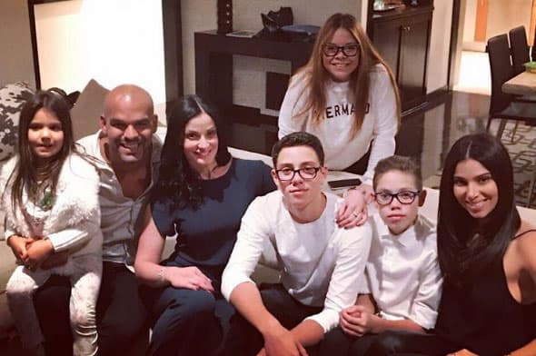 ROSELYN SANCHEZ
<br>Estuvo con Amaury Nolasco, Dayanara Torres y su familia