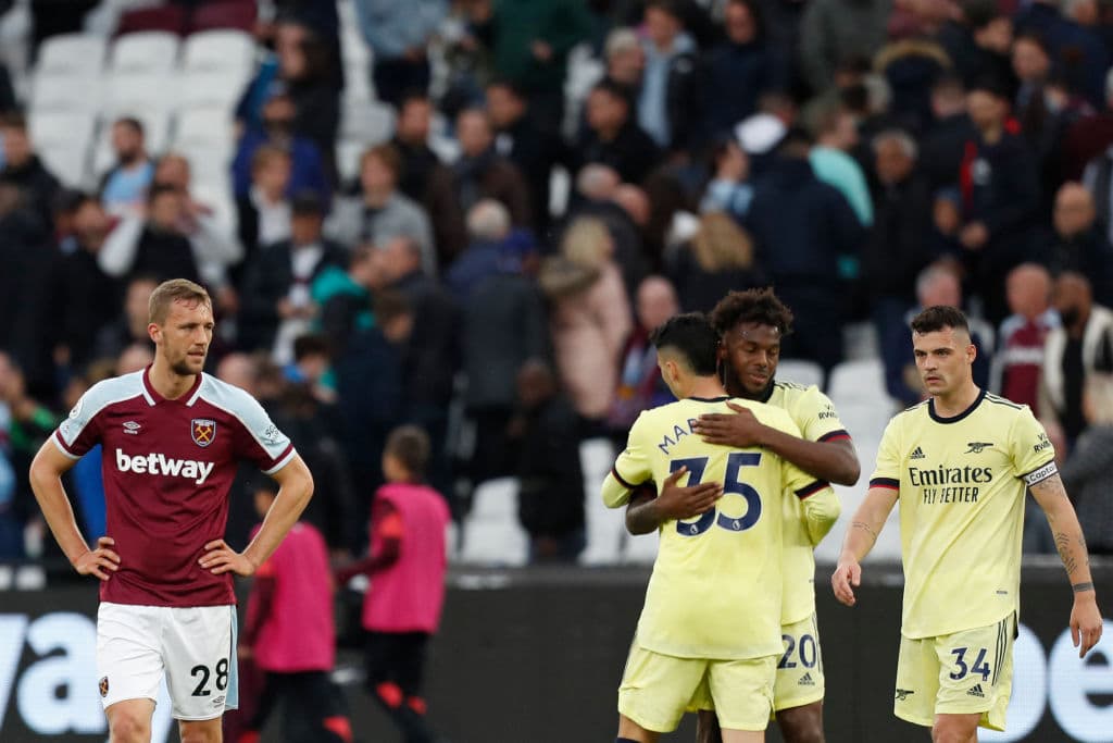 Everton y el Arsenal lograsen triunfos clave en la Premier. Los Toffees vencieron al Chelsea, mientras que los Gunners superaron al West Ham fuera de casa. Con estos resultados, el Everton se acerca a la salvación y el Arsenal se mete en puestos de Champions.