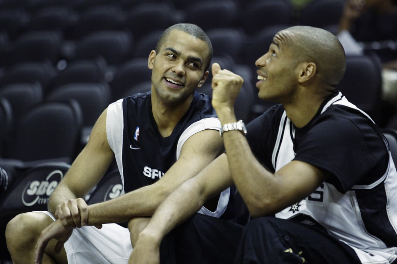 <b>3.- Gusto por la NBA y seguidor de Tony Parker: </b>su gusto parte de la sólida amistad con el exjugador de basquetbol, Tony Parker.