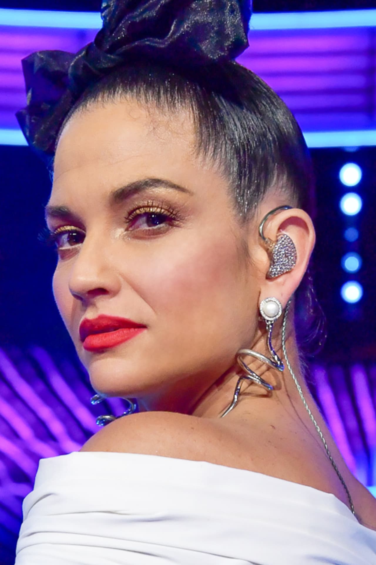 Natalia Jiménez y Daniel Trueba se casaron el 29 de diciembre de 2015 en una
<b>boda sorpresa</b> para sus invitados, pues ese día es el cumpleaños de la cantante, quien en ese entonces llegó a los 34.
<br>