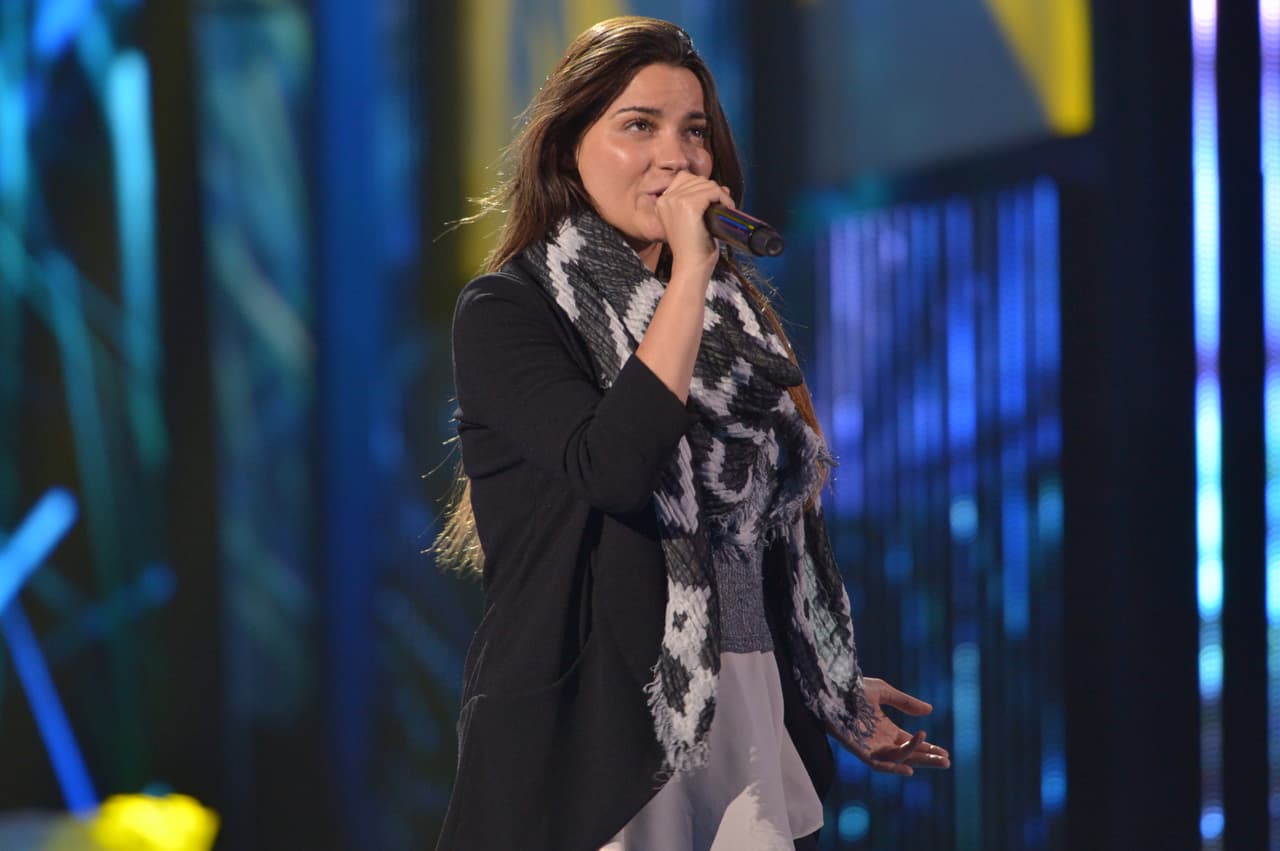 Maite Perroni fue de las últimas en llegar a los ensayos de Premios Juventud, pero llegó con toda la energía y la mejor actitud.