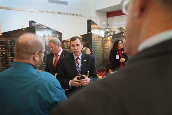 El Colegio de DuPage tiene cerca de 50 vacantes, incluidos 15 puestos de profesores de medio tiempo.