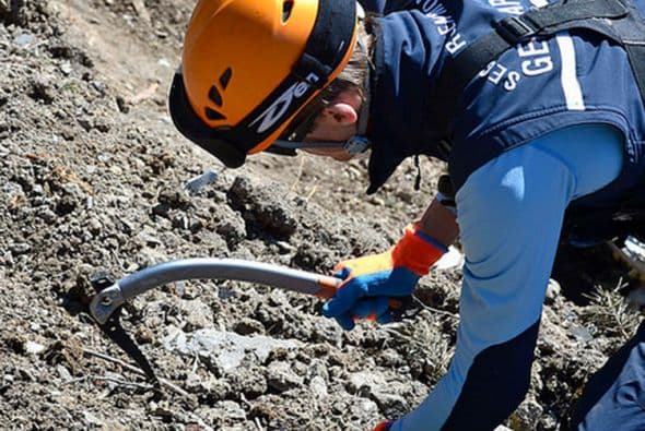 La Gendarmería y el Ejército siguen trabajando en tratar de crear un camino para vehículos, pero por el momento no está listo. (Ministerio del Interior francés/DICOM/F. Pellier).