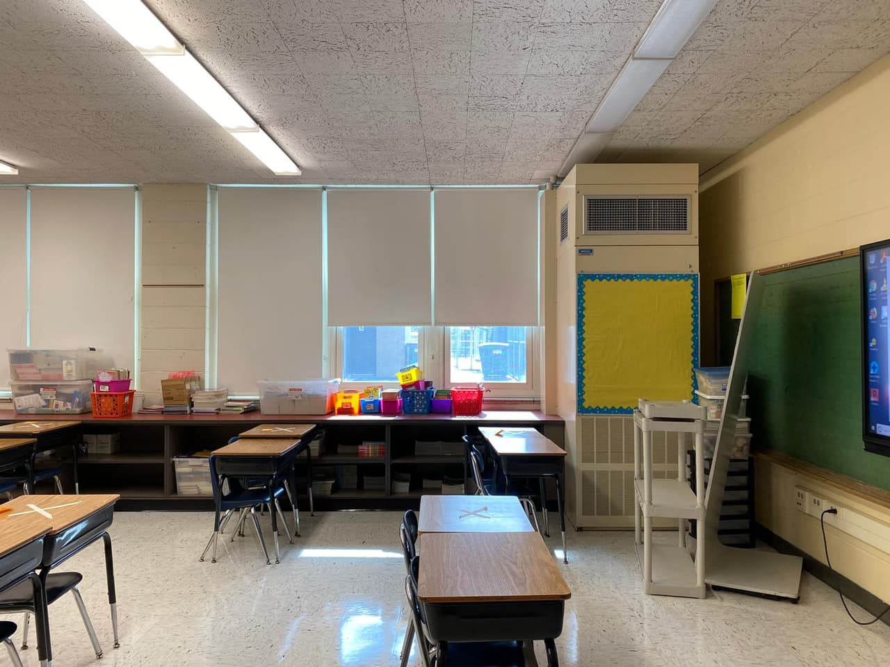 Los pupitres marcados con una 'X' no se utilizarán para mantener el distanciamiento social.