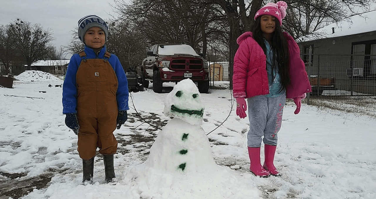 Residentes compartieron fotografías de sus familias mientras compartían durante el periodo de nieve.