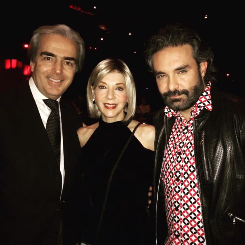 Uno de los más grandes amigos de la pareja es
<b><a href="http://www.univision.com/temas/mauricio-islas">Mauricio Islas</a></b>,
<b><a href="http://www.univision.com/temas/edith-gonzalez">Edith</a></b> y el actor han trabajado juntos en algunas telenovelas, por lo que aprovechan cualquier lugar para platicar y ponerse al día en sus vidas.