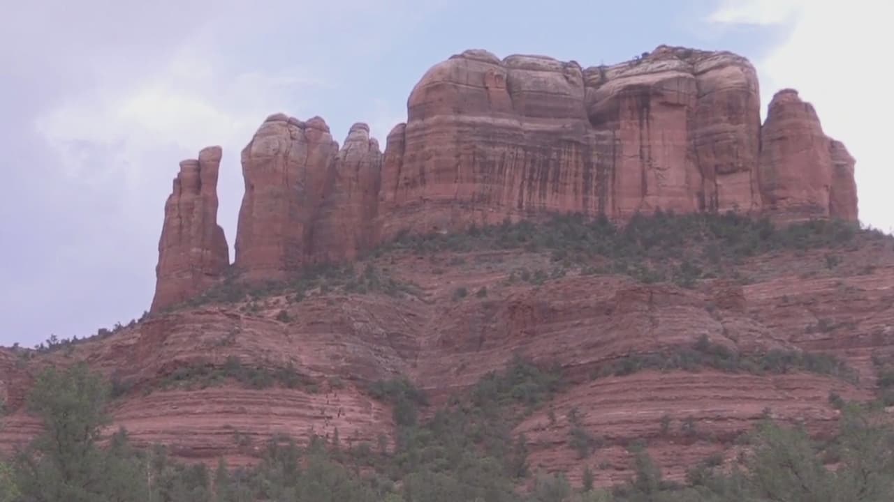 <b><a href="https://www.univision.com/local/arizona-ktvw/explorando-arizona-misticismo-y-belleza-de-sedona-video">Misticismo y belleza</a></b>: Millones de personas visitan anualmente Sedona, la belleza de sus paisajes encanta a sus visitantes por ser un paraíso de los amantes de la naturaleza y las actividades al aire libre, además de ser un refugio para aquellos que buscan una sanación espiritual.