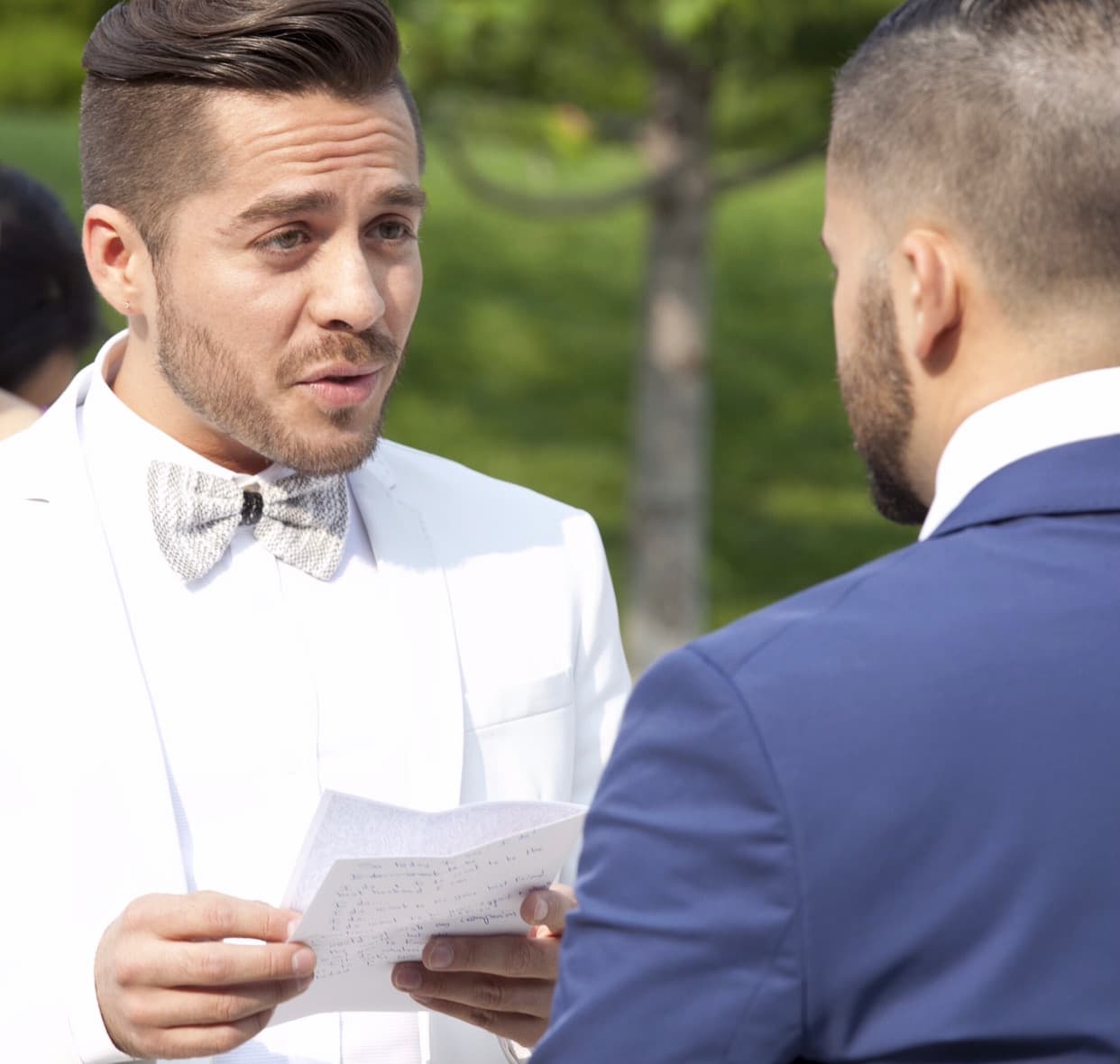 ‘Hay mucha homofobia en Illinois y más dentro de la comunidad hispana’, denuncia oficial público de matrimonios