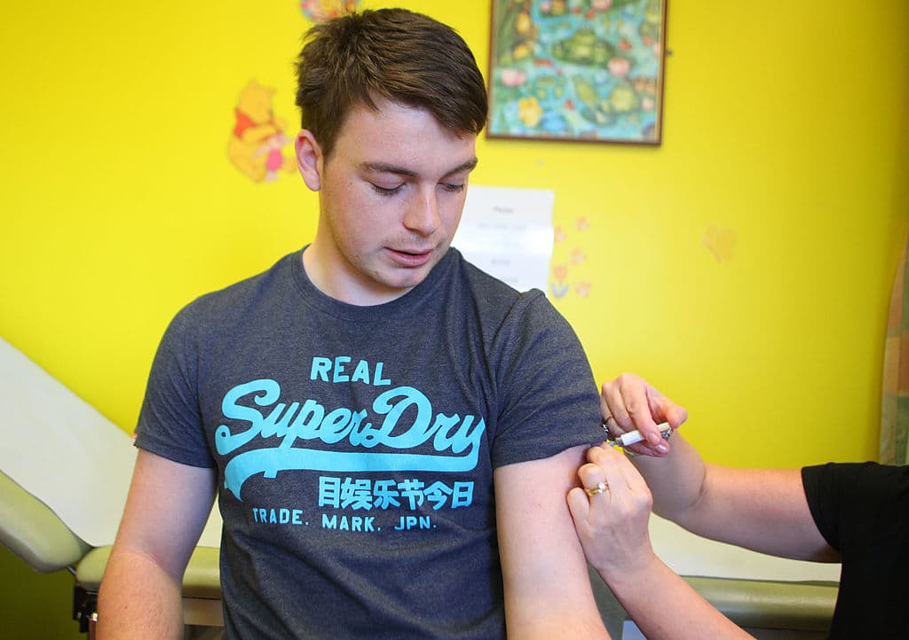 Alertan por brote de paperas que se propaga con rapidez en Los Ángeles