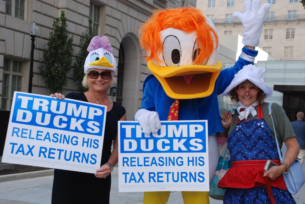Pato Donald pide que Trump declare sus impuestos