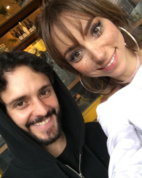 ¿Qué habrá opinado su novia Natalia Téllez? Si su cara se te hace conocida, es porque la vez de lunes a viernes en el programa "HOY".