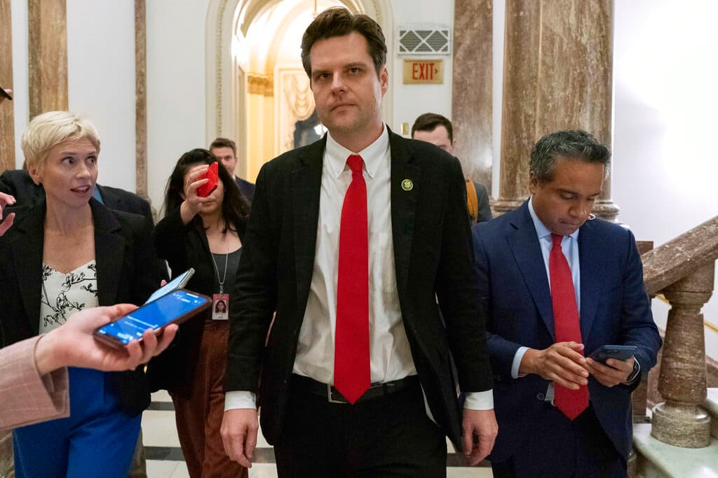 <h3 class="cms-H3-H3">Matt Gaetz (Florida)</h3>
<br>
<br>Gaetz, acusó el martes a McCarthy de ocupar ilegalmente la oficina del presidente de la Cpamara, a pesar de no haber sido elegido a esa posición.
<br>
<br>"La oficina del presidente de la Cámara en el Capitolio está siendo ocupada actualmente por Kevin McCarthy", tuiteó Gaetz el martes por la noche. "Kevin McCarthy no es el presidente de la Cámara. Perdió 3 votos consecutivos hoy. Exijo respuestas del Arquitecto del Capitolio".