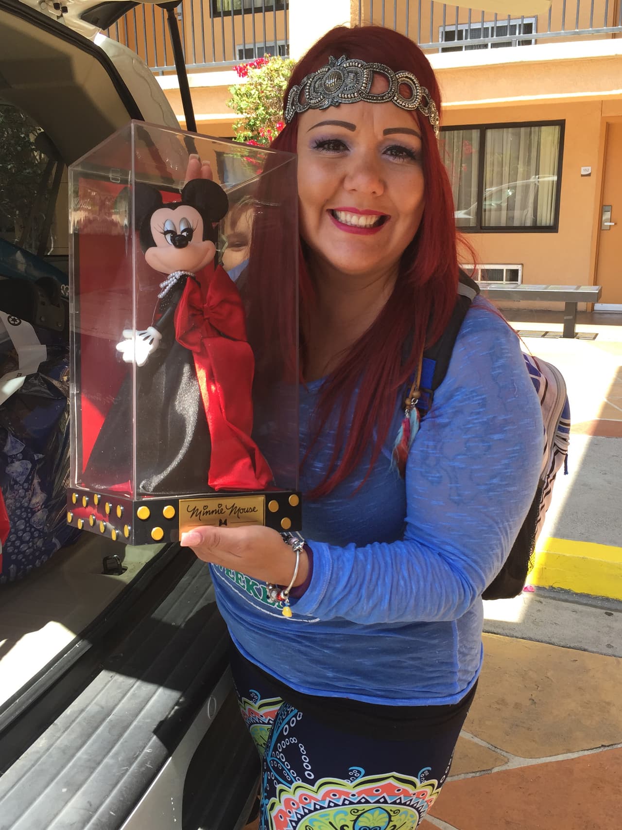 Erica es la dueña de 16 salones de belleza en los que insiste en que los nuevos empleados inicien usando el arte de Disney en su proceso de orientación.