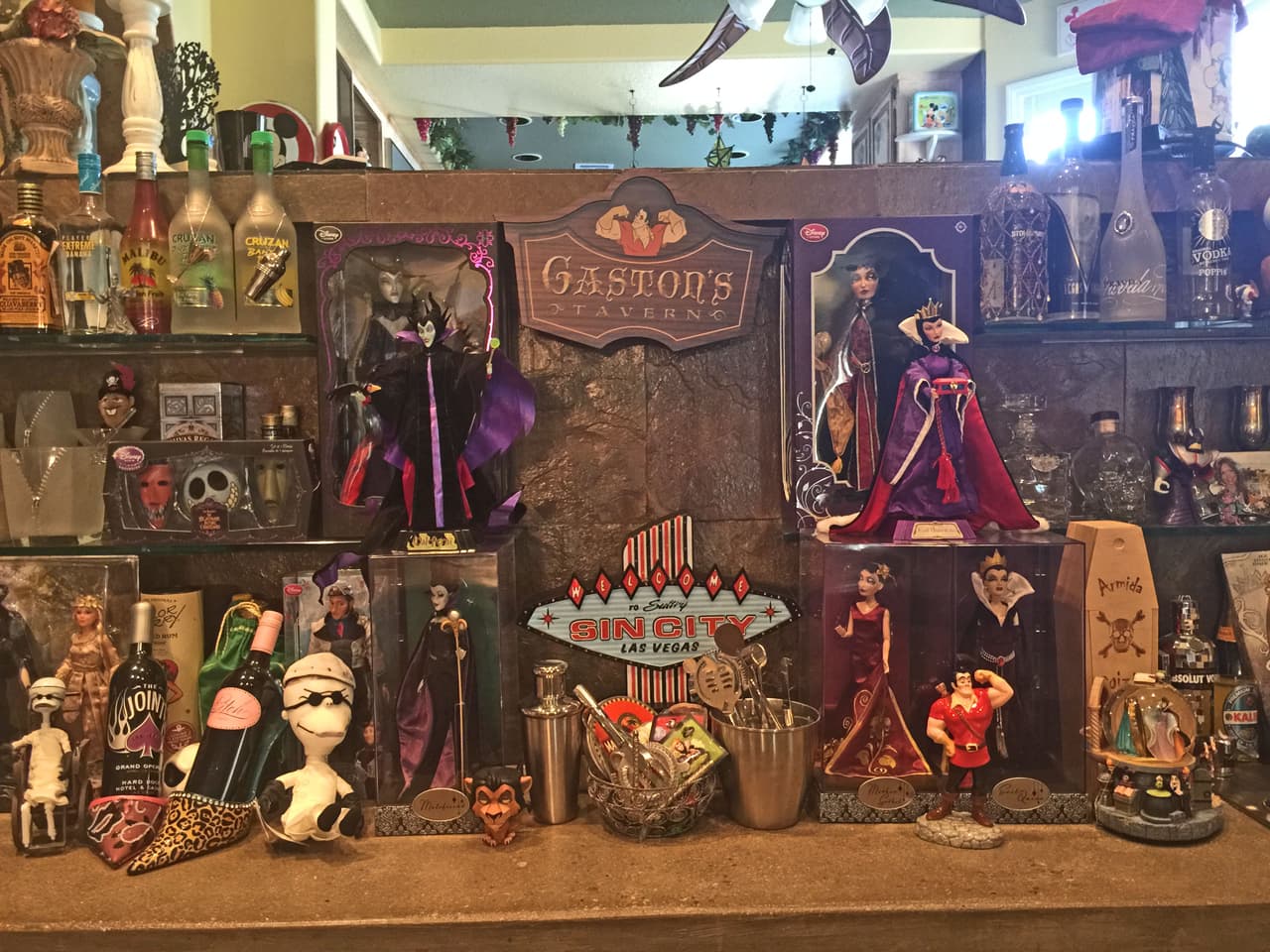 Las habitaciones, los pasillos, el patio: todo se encuentra decorado para hacer en su casa una mini Disneyland en el que pueden disfrutar la magia.