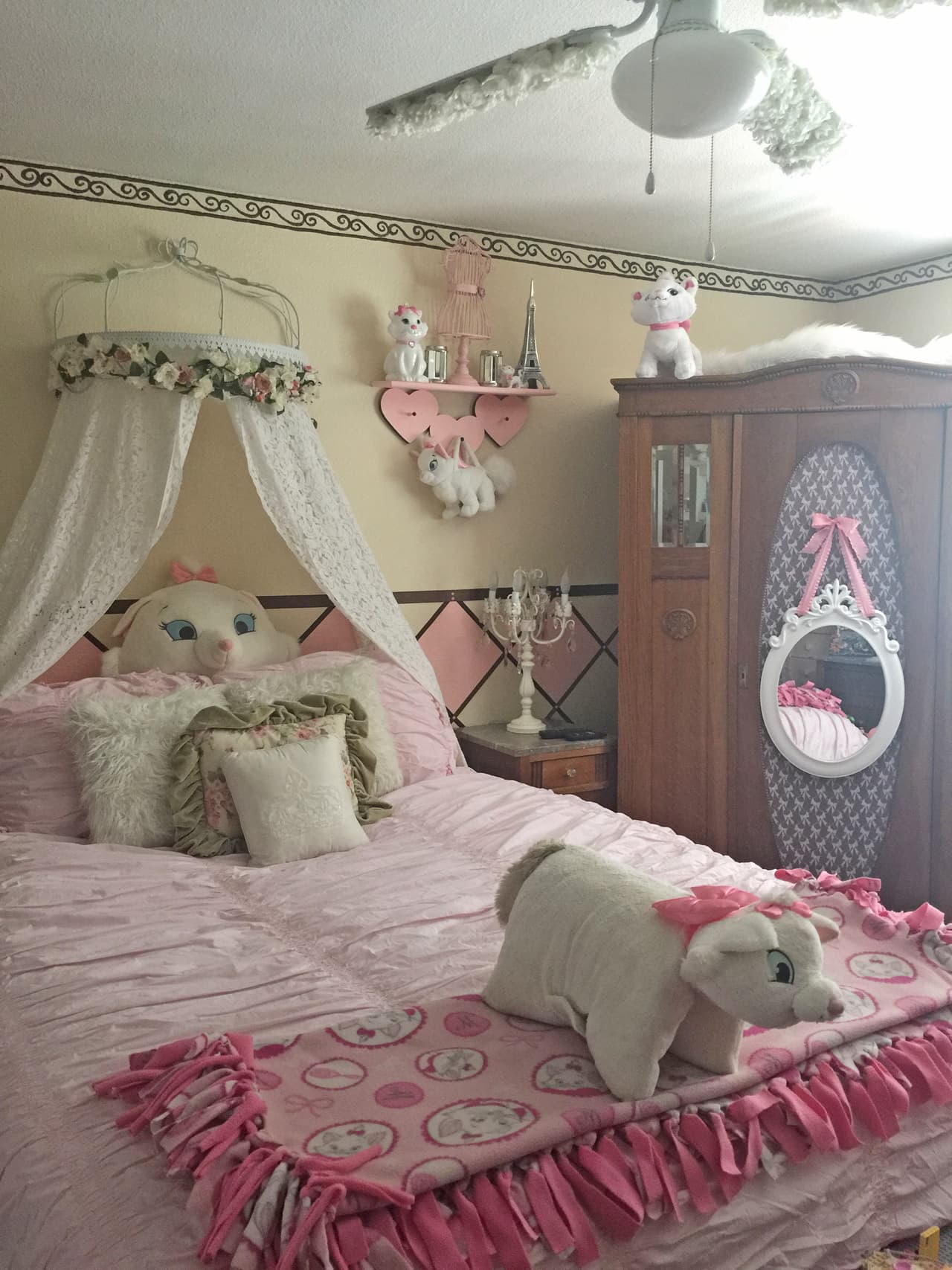 “Desde que tenía cinco años he amado Disney, ¡me enamoré de Winnie the Pooh. Cuando era adolescente solía llenar todas las paredes con artículos de Disney”, confesó la fanática.