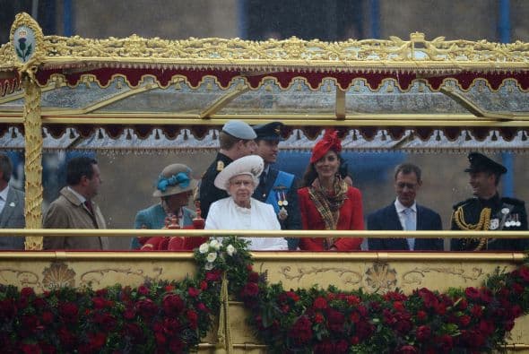 $476 MILLONES- Se estima que la fortuna personal de Isabel II asciende a 310 millones de libras ($476 millones), colocándose como la 262 persona más rica del país.