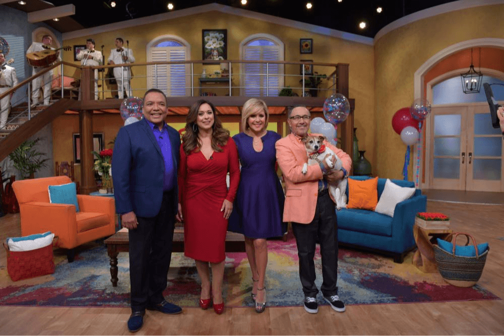 Varias generaciones de conductores le han dado vida al programa. Fernando Arau, Neida Sandoval, Ana María Canseco y Rafael José fueron los pioneros de Despierta América en el año 1997.