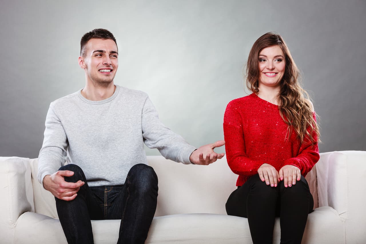 Esa persona ausente, lejana, algo distante en tu vida emocional regresará nuevamente a ti muy pronto. Si resurge un romance medio olvidado en tu vida amorosa no te niegues a ti mismo la oportunidad de ser feliz. Inténtalo. Las perspectivas de una culminación espléndida cada fin de semana son muy altas.