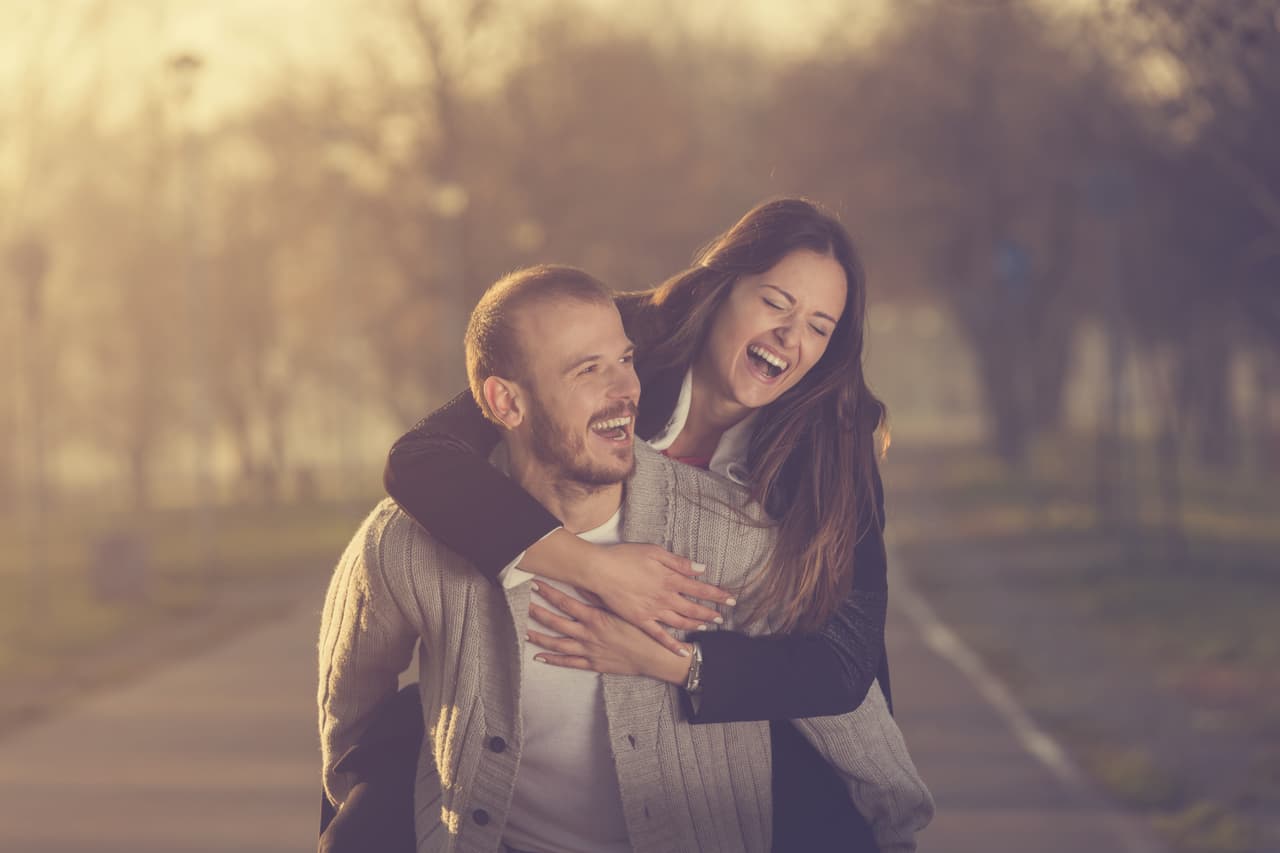 En cuestiones del corazón atiende más a lo que sientes, que a lo que puede decirte la razón, lo inexplicable e insólito es la tónica en tu vida íntima donde el amor ocupa el centro de tu atención. Si al concluir tu jornada laboral experimentas una sensación de plenitud es señal que estás haciendo algo útil y esa percepción te place mucho. Si por el contrario, tu trabajo no te gusta, ve pensando cambiarlo por lo que de veras te agrada y satisface.