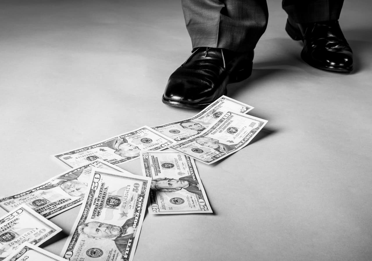 Descarga tu energía en algo positivo y no te pongas a estar pensando en cosas que no tienen solución ni facilidad para realizarse. Recuperarás un dinero que pensaste habías perdido.