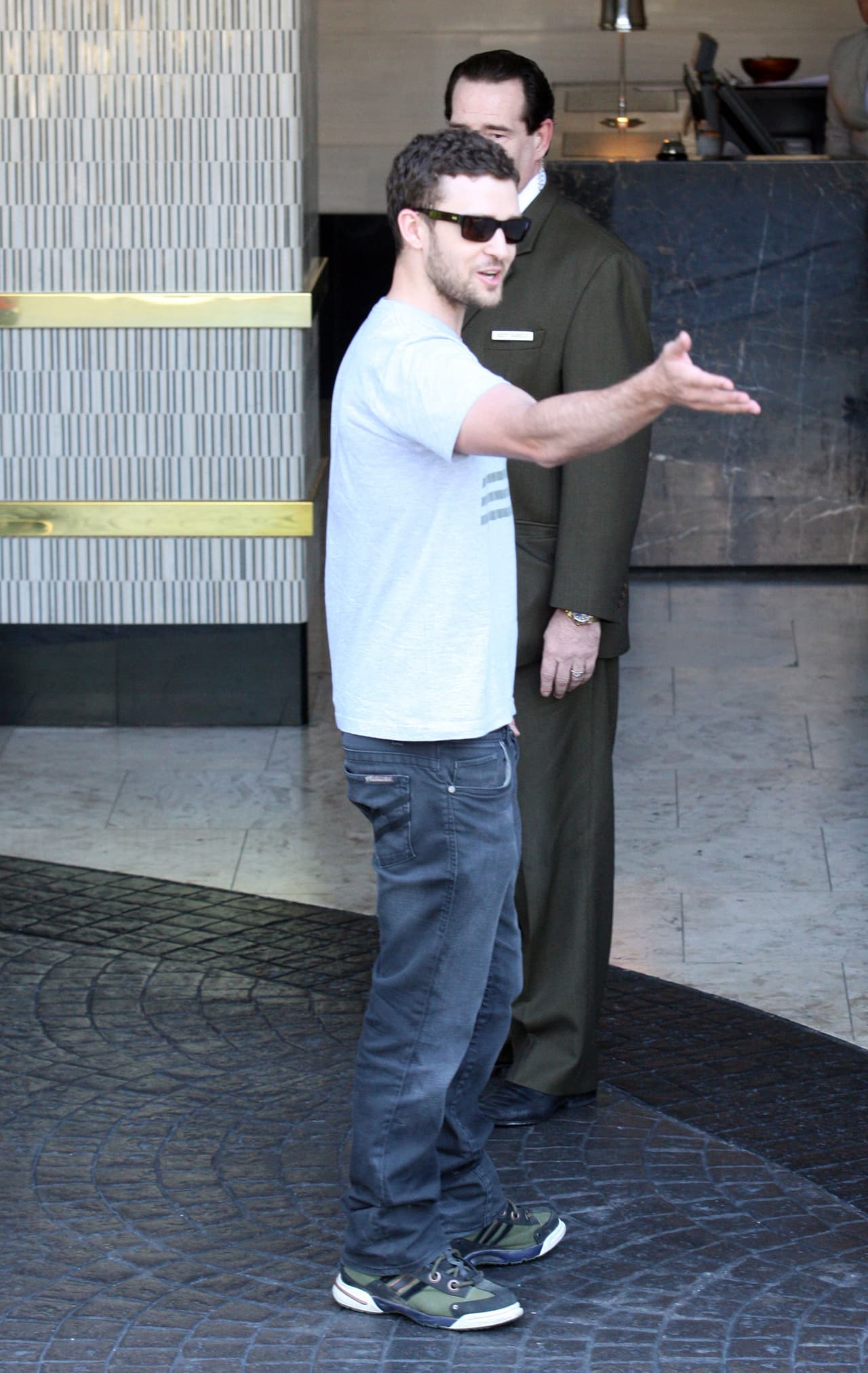 Confrontó al paparazzo que se le acercó demasiado: "A veeer, muchachito, venga para acá".