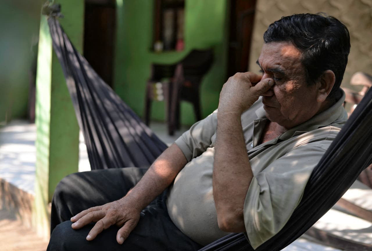 Pero el abogado Barnard Zavala (en Francia) les confirmó este miércoles: 
<b>"No nos admiten el reclamo porque los jueces no tenían jurisdicción sobre las empresas"</b>. El tribunal consideró que el juez de Chinandega "no era competente", ya que las empresas denunciadas pidieron llevar el caso a EEUU amparadas en una ley nicaragüense de 2001.
<br>
<br>El nicaragüense Luis Gómez, en la foto, reacciona tras conocer el veredicto de un tribunal francés sobre el plaguicida. "Nos sentimos decepcionados (...) Aquí fue donde se regó (el pesticida) en Nicaragua". 
<b>Los demandantes apelarán.</b>
<br>
<br>
<br>