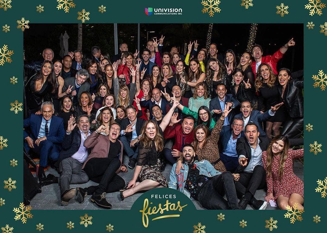Hace unos días, la familia de Despierta América también festejó junto a sus amigos de Univision y guardaron el recuerdo con este retrato.